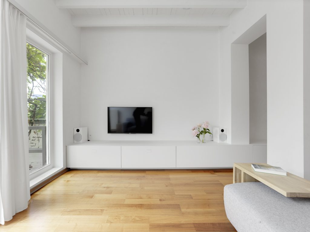 Renovatie verbindt woonkamer en tuin in Mechelen